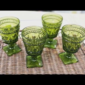 Vintage glassware 4pc